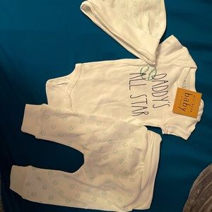 Rae Dunn “daddy’s all star” three piece set. 0-3 months